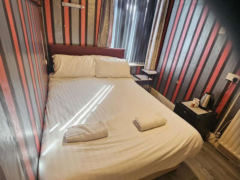 Budget Double Room En-suite with shower (Room Only) - First Floor