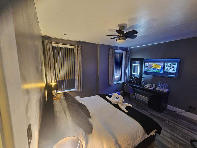 Budget Family Room En-suite with shower/bath (Dinner Bed & Breakfast) - N/A